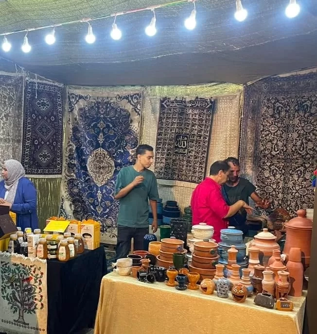 عسل النحل والفخار والخزف والسجاد اليدوي تتصدر جناح محافظة الغربية فى معرض  «كنوز مطروح» 18 - جريدة المساء