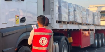 الهلال الأحمر يمد أهالي غزة بأكثر من 4346 طنًا من المساعدات الإنسانية الشاملة 1 - جريدة المساء