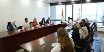 وزير الصحة ..بحث مع احدى الشركات التوسع في جراحات استبدال المفاصل بتقنية الروبوت 1 - جريدة المساء