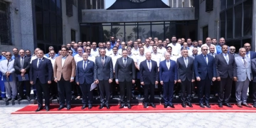 وزير النقل يتفقد مشروعات ميناء دمياط ويكرم 74 من القادة والعاملين 1 - جريدة المساء