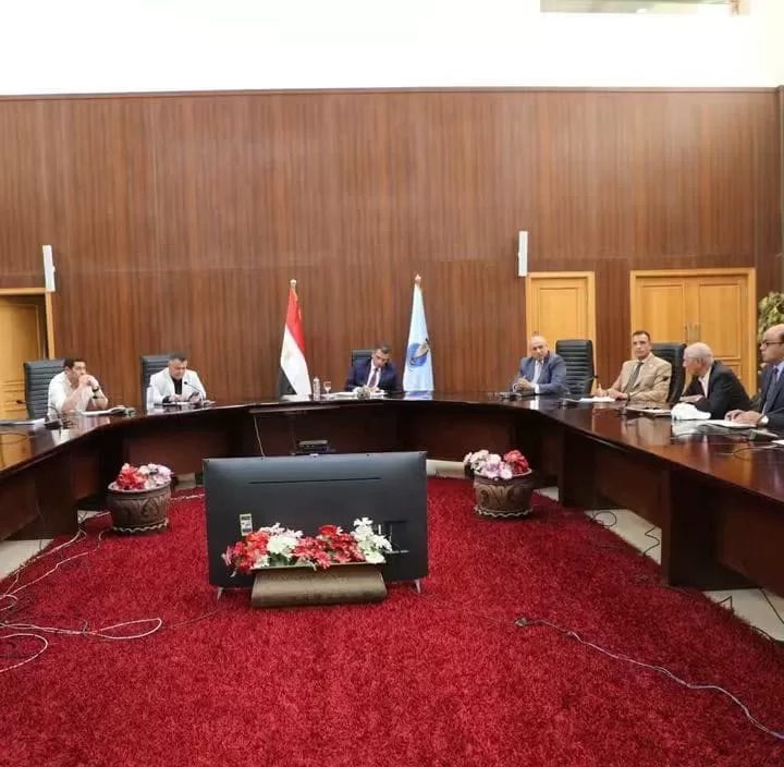 فى لقاء محافظ البحر الأحمر  ومستثمرى السياحة.. التوازن بين تطبيق القوانين ودعم الاستثمار 19 - جريدة المساء