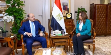 وزيرة التنمية المحلية والبيئة تناقش مع محافظ الغربية إجراءات تنفيذ وإحكام منظومة المخلفات بالمحافظة 1 - جريدة المساء