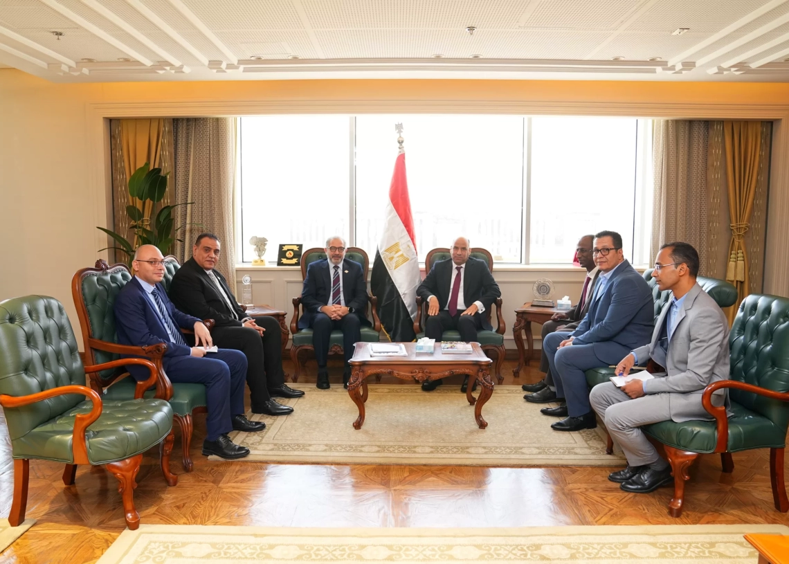 "العمل" و"العامة للتأمين الشامل" تبحثان توسيع الحماية الصحية والاجتماعية للعمالة غير المنتظمة 19 - جريدة المساء