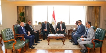 وزارة العمل والهيئة العامة للتأمين الصحي الشامل بحثا خطة لتوسيع الحماية الصحية والاجتماعية للعمالة غير المنتظمة 1 - جريدة المساء