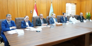 محافظ الغربية فى لجنة القيادات لمقابلة المتقدمين لشغل عدد من الوظائف القيادية بقطاعات الصحة والتموين وديوان عام المحافظة 1 - جريدة المساء
