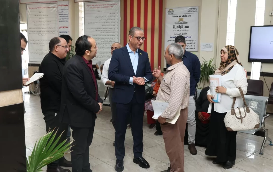 يقلل الوقت والجهد.. محافظ الجيزة يشيد بنظام «الباركود» خلال زيارته للمركز التكنولوجي بحي جنوب 18 - جريدة المساء