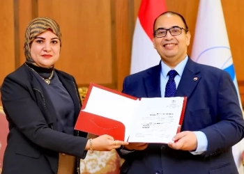 رئيس جامعة كفر الشيخ يهنئ الدكتورة آيات حسن محمد شمس الدين على توليها العمادة الجديده لكلية الاداب 29 - جريدة المساء