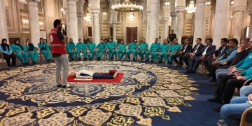 الهلال الأحمر يرفع جاهزية فريق تشغيل مسجد السيدة زينب بالإسعافات الأولية 1 - جريدة المساء