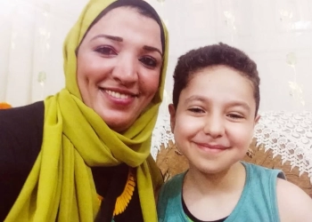 قبل سفر الطفل يوسف المصاب بضمور العضلات بساعات للعلاج فى الخارج زاره وفد من القيادات التنفيذية والشعبية بمحافظة كفرالشيخ 27 - جريدة المساء