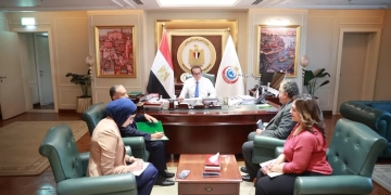 وزير الصحة يبحث مع سفير مصر لدى أوغندا تعزيز سبل التعاون في القطاع الصحي بين البلدين 1 - جريدة المساء