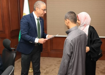 عقود عمل وفحص عقار مخالف بحدائق الأهرام.. محافظ الجيزة يعقد اللقاء الأسبوعي لشكاوى المواطنين 20 - جريدة المساء