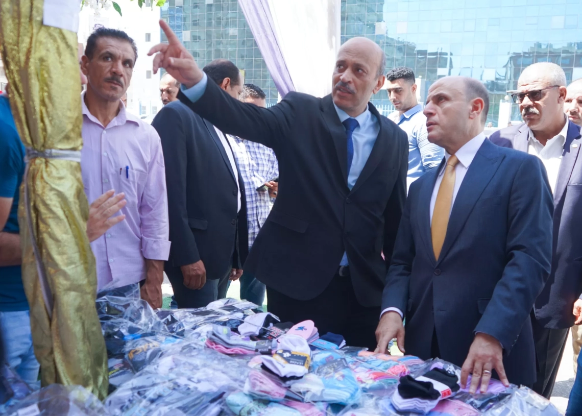 تنفيذًا لتوجيهات الرئيس السيسي.. محافظ الغربية يواصل افتتاح معارض «أهلاً مدارس» بمختلف أنحاء المحافظة 18 - جريدة المساء تنفيذًا لتوجيهات الرئيس السيسي.. محافظ الغربية يواصل افتتاح معارض «أهلاً مدارس» بمختلف أنحاء المحافظة 17 - جريدة المساء