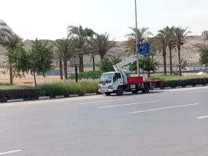 لليوم الثاني.. استمرار أعمال النظافة والتجميل بمحيط المتحف الكبير ومدخل الأهرامات - صور 30 - جريدة المساء