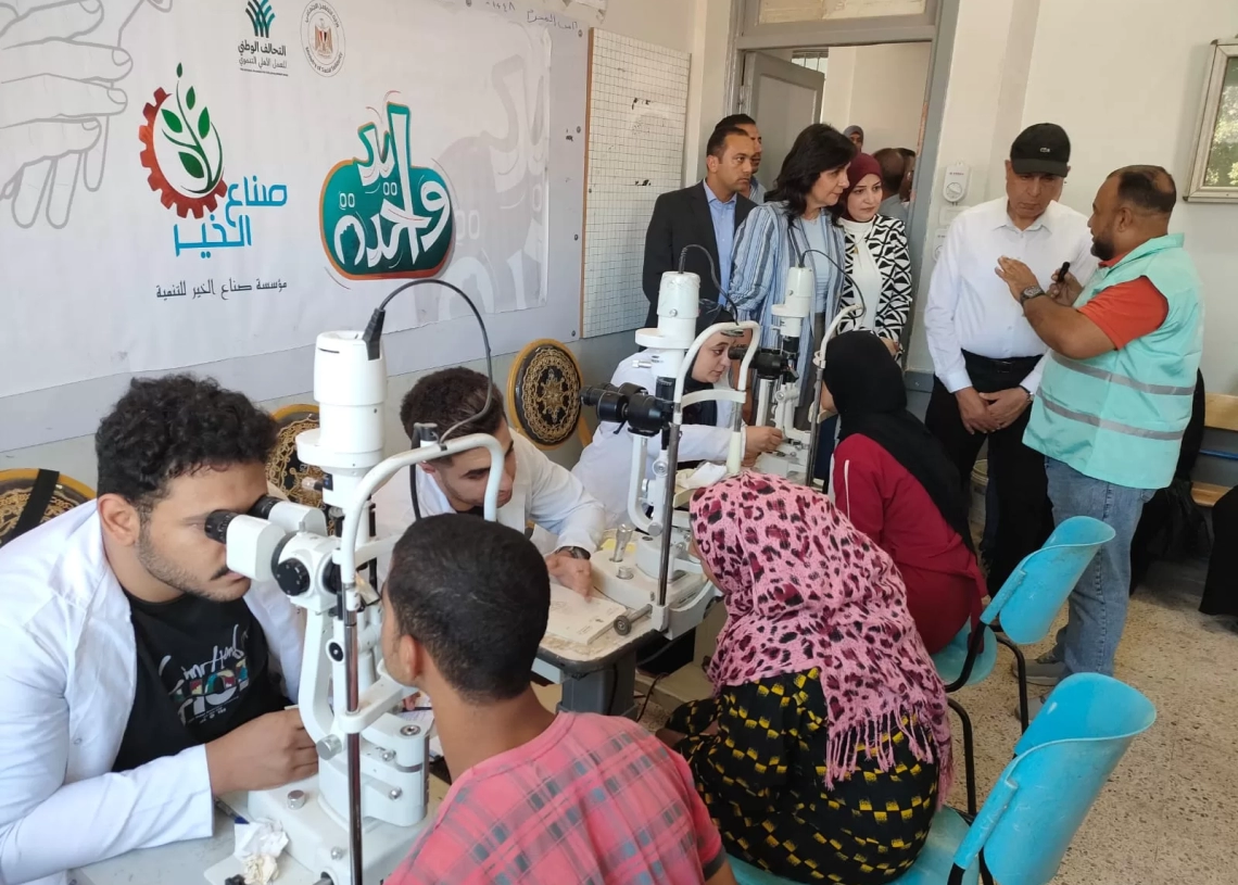 صناع الخير تشارك في المرحلة الثالثة من مبادرة "إيد واحدة" بالمنيا 18 - جريدة المساء