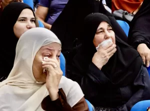 «يارايحين للنبي الغالي.. هنيالكم وعقبالي».. دموع الفرح تغمر الفائزين بقرعة الحج في الإسماعيلية 31 - جريدة المساء