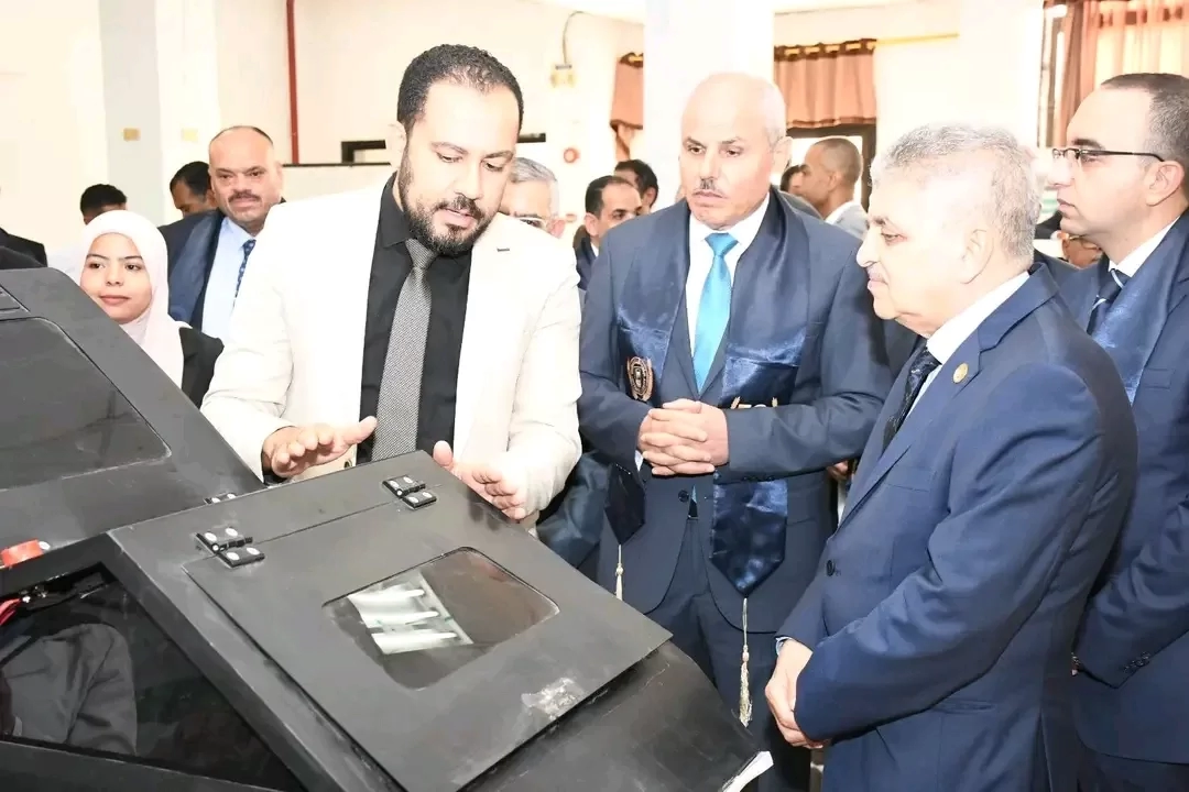 "ربيع" و"مندور" يشهدان افتتاح معرض الابتكارات بجامعة القناة 18 - جريدة المساء
