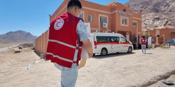 الهلال الأحمر وجامعة الأزهر يطلقان قافلة تنموية متكاملة لخدمة أهالي طور سيناء 1 - جريدة المساء