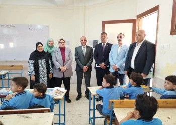 رئيس الإدارة المركزية للتعليم بالوزارة تتابع انتظام الدراسة بالسادات 52 - جريدة المساء