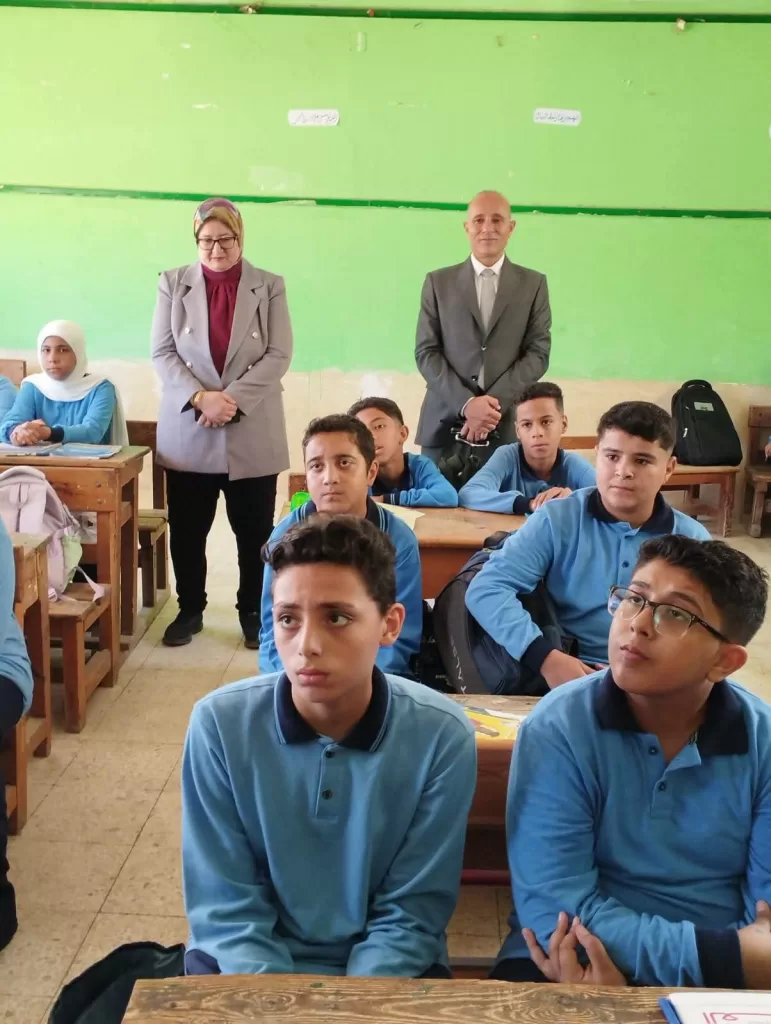 رئيس الإدارة المركزية للتعليم بالوزارة تتابع انتظام الدراسة بالسادات 20 - جريدة المساء