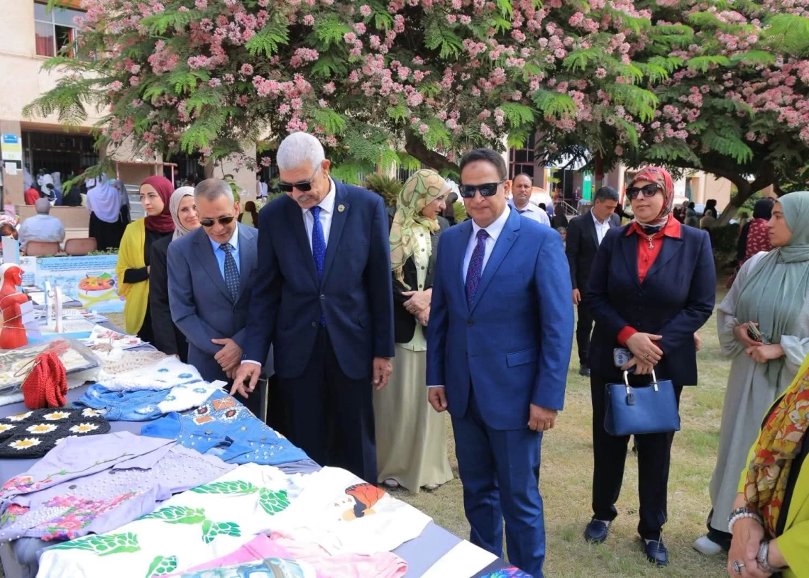 رئيس جامعة المنوفية يفتتح المعرض الفني لطلاب الاقتصاد المنزلي 19 - جريدة المساء