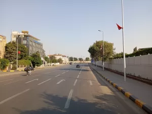 محافظة الجيزة تنتهي اليوم من أعمال رفع كفاءة الطرق المؤدية للمتحف الكبير والأهرامات (صور) 33 - جريدة المساء
