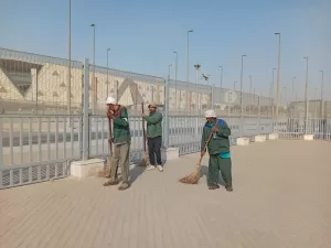 محافظة الجيزة تنتهي اليوم من أعمال رفع كفاءة الطرق المؤدية للمتحف الكبير والأهرامات (صور) 23 - جريدة المساء