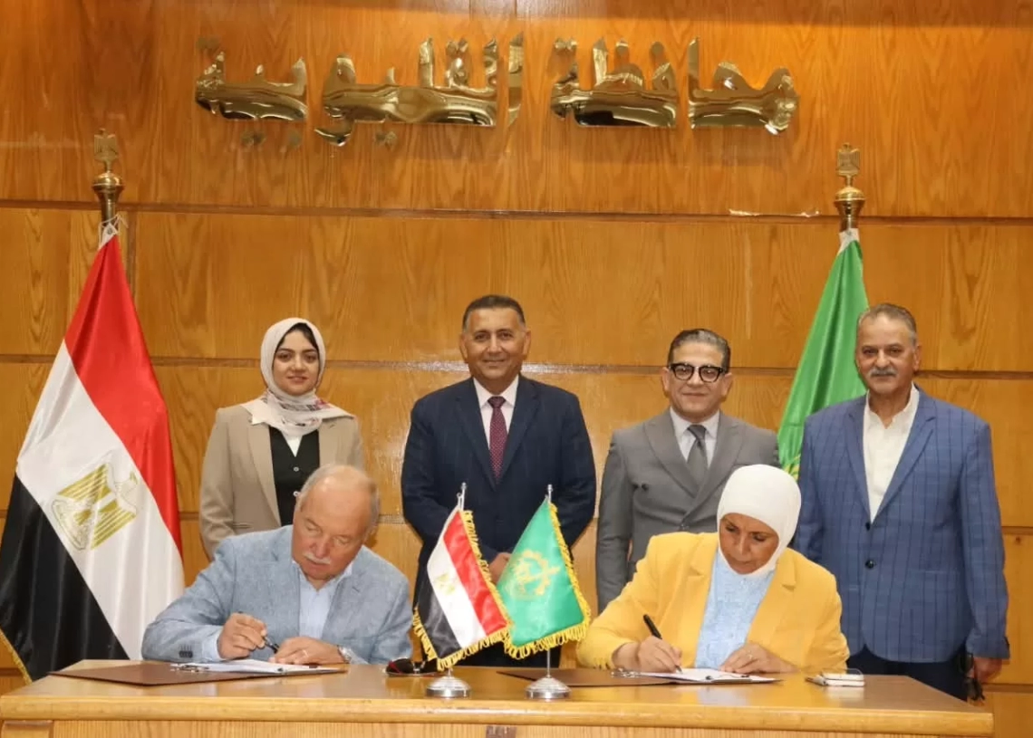 محافظ القليوبية يفتتح مركز معلومات الشبكات الأرضية بالخانكة..ويشهد توقيع عقد مكتبة المنار ببنها 19 - جريدة المساء