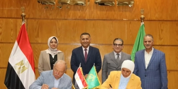 محافظ القليوبية يفتتح مركز معلومات الشبكات الأرضية بالخانكة..ويشهد توقيع عقد مكتبة المنار ببنها 1 - جريدة المساء