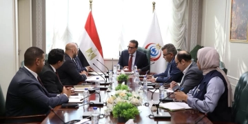 وزير الصحة يبحث توطين صناعة الأجهزة الطبية المتقدمة في مصر 94 - جريدة المساء
