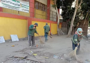 بالصور.. رفع كفاءة النظافة بمحيط مدارس الجيزة استعدادًا لانطلاق الدراسة 21 - جريدة المساء