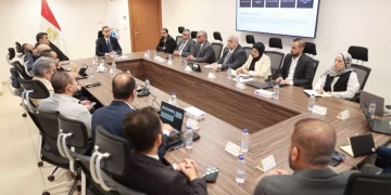 نائب وزير الصحة يستكمل مناقشة مقترح دعم استراتيجية التحول الرقمي وتطوير البنية التكنولوجية بالقطاع الصحي 96 - جريدة المساء