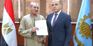 محافظ الغربية يسلّم 4 عقود تقنين لأراضي أملاك الدولة للمواطنين بعد استكمال الإجراءات القانونية 1 - جريدة المساء