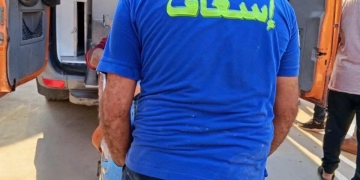 محافظ الغربية يشيد برجال فرع هيئة الإسعاف بالمحافظه بعد إنقاذ عامل سقط داخل بئر صرف صحي بقطور 1 - جريدة المساء