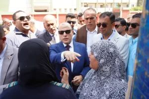 محافظ الغربية لاهالى قرى وعزب كفرالزيات: «مش همشي غير لما أسمع كل واحد منكم » 25 - جريدة المساء