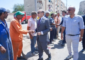 محافظ الغربية لعمال النظافة بطنطا: حريص عليكم وعلى تعبكم.. وأنتم الصورة المشرفة لنا. 31 - جريدة المساء
