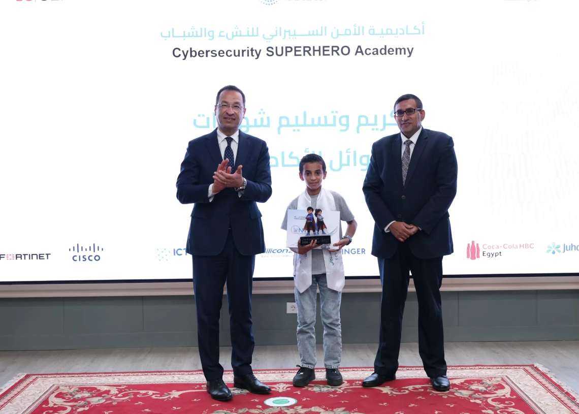 المهندس رأفت هندي يشهد احتفالية المعهد القومي للاتصالات بتخريج متدربي أكاديمية الأمن السيبراني 16 - جريدة المساء
