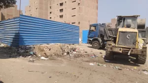 محافظ الجيزة يحيل مسؤولي النظافة بأحياء المنيرة وإمبابة والوراق والعجوزة وهيئة التجميل للتحقيق 27 - جريدة المساء
