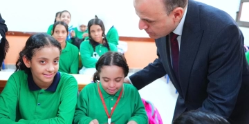 محافظ الغربية تفقد انتظام الدراسة وحضور الطلاب مع انطلاق أول أيام العام الدراسي 1 - جريدة المساء