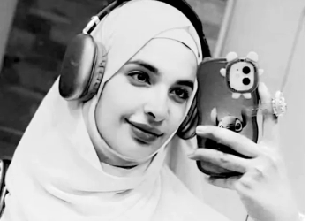 وفـــاة البـلوجـــر الشهيره الاء عمـــــــاد الشهيرة بـ أسم "بنت العمده"متأثرة بإصابتها اثر سقوطها من بلكونه الدورالرابع أثناء قيامها بمساعده والدها فى تركيب ستاره 25 - جريدة المساء