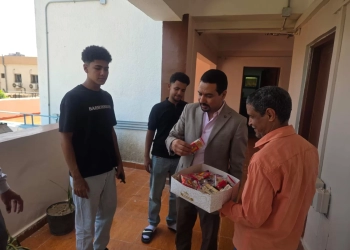 بالحلوى.. المعهد الفني الصحي بقنا يستقبل الطلاب في أول أيام الدراسة 26 - جريدة المساء