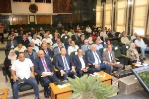 محافظ الغربية يلتقي منتجي ومصنعي العنب والزبيب 21 - جريدة المساء