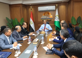 محافظ الجيزة يعقد لقاءً مع مديري المديريات الخدمية - الغرفة التجارية والتعليم والتضامن والتموين والبيطري والصحة والطرق 26 - جريدة المساء محافظ الجيزة يعقد لقاءً مع مديري المديريات الخدمية - الغرفة التجارية والتعليم والتضامن والتموين والبيطري والصحة والطرق 25 - جريدة المساء