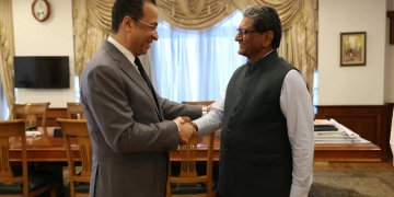 وزير الاتصالات يبحث مع سفير الهند بالقاهرة تعزيز التعاون في مجالات الذكاء الاصطناعي وبناء القدرات الرقمية 1 - جريدة المساء