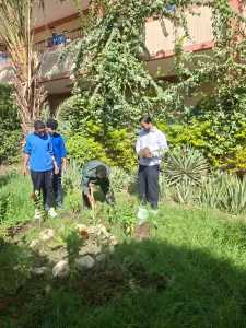 بالصور.. تدريب عملي لطلبة مدارس الجيزة علي زراعة الأشجار ضمن مبادرة "اتحضر للأخضر" 25 - جريدة المساء