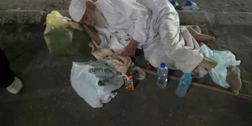 "التدخل السريع" بالقليوبية ينتشل مسن بلا مأوى من جحيم الشارع.. وينقله إلى دار للرعاية 1 - جريدة المساء