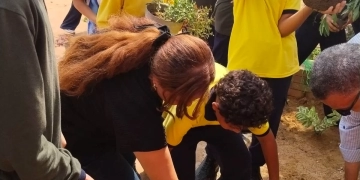 بالصور.. تدريب عملي لطلبة العمرانية والطالبية علي زراعة الأشجار ضمن مبادرة "اتحضر للأخضر" بالجيزة 1 - جريدة المساء