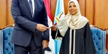 محافظ كفرالشيخ سلم جوازات السفر لعدد من الفائزين بالعمرة بالتعاون مع المنطقة الشمالية العسكرية وصندوق تحيا مصر 1 - جريدة المساء