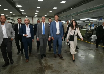 وزير الصناعة يتفقد مصنعين للصناعات النسيجية والتريكو والصباغة والطباعة والتجهيز بالمنطقة الصناعية الرابعة 30 - جريدة المساء وزير الصناعة يتفقد مصنعين للصناعات النسيجية والتريكو والصباغة والطباعة والتجهيز بالمنطقة الصناعية الرابعة 29 - جريدة المساء